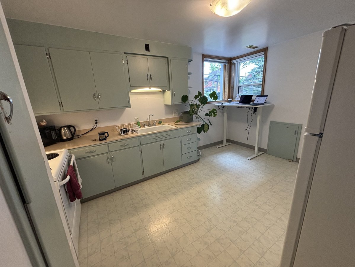 Edmonton AB Bachelors, Basements, Houses, Lofts and Studios for Rent