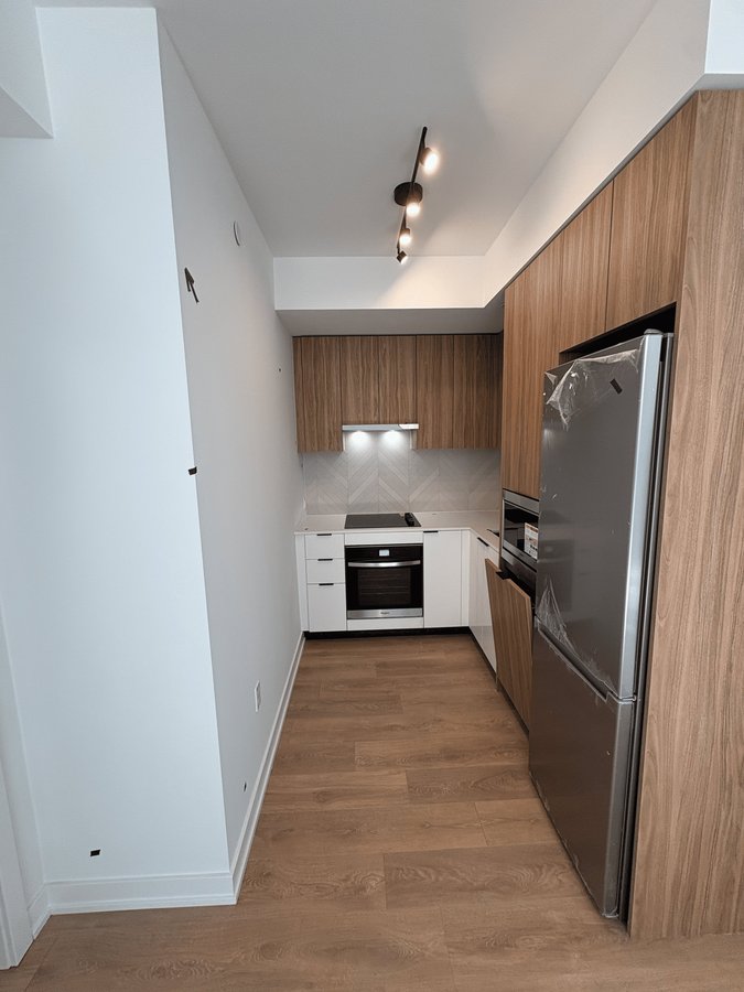 1037 The Queensway - Photo 7