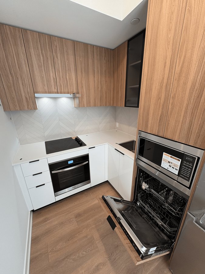 1037 The Queensway - Photo 9