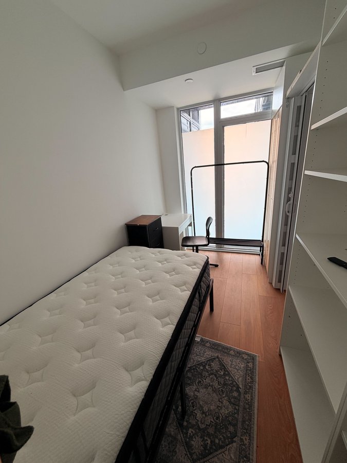 1037 The Queensway - Photo 2