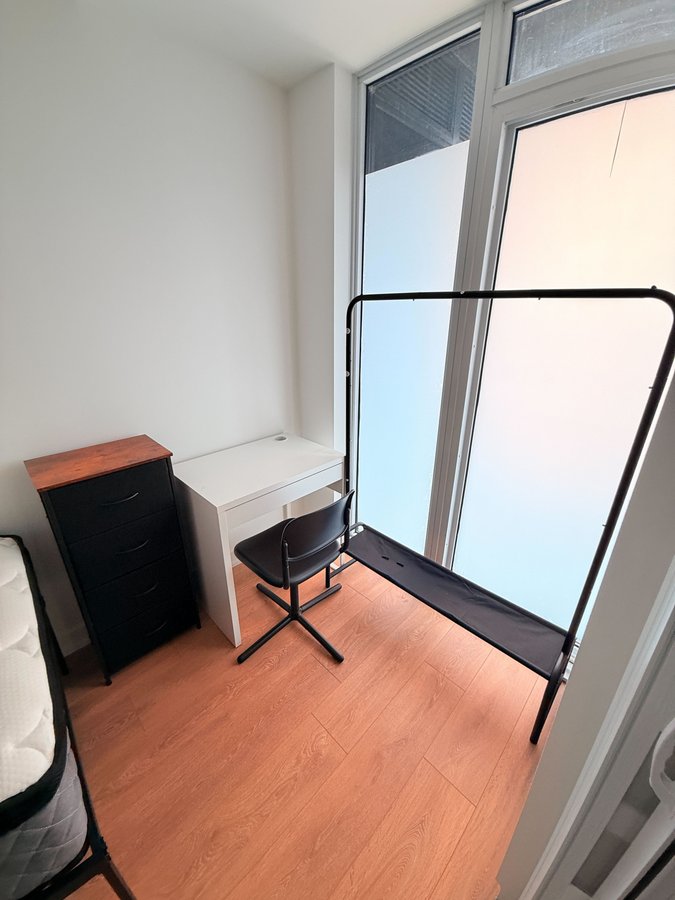 1037 The Queensway - Photo 4