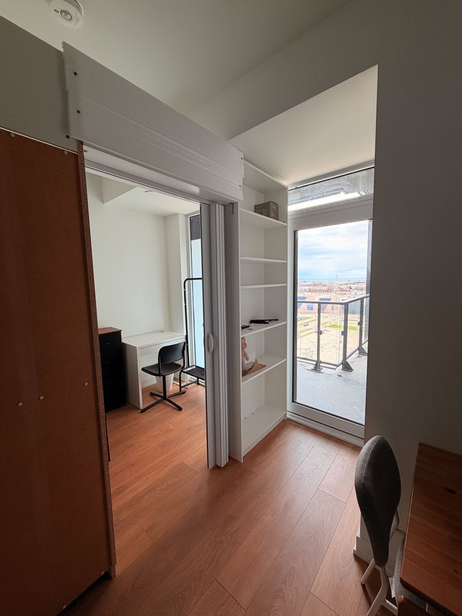 1037 The Queensway - Photo 3