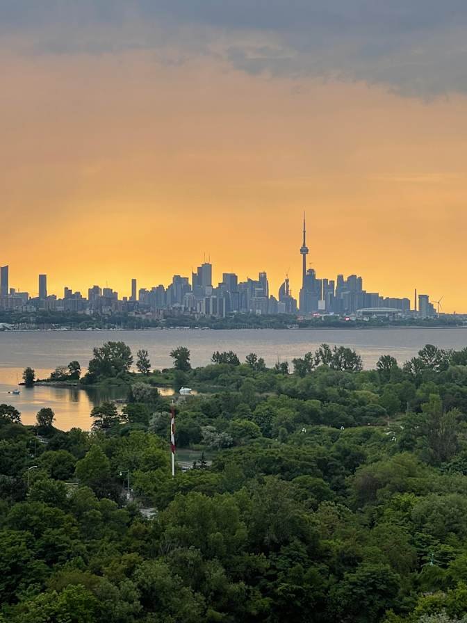 Lake Shore Boulevard West - Photo 1