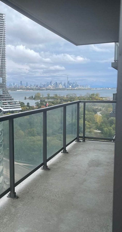 Lake Shore Boulevard West - Photo 9