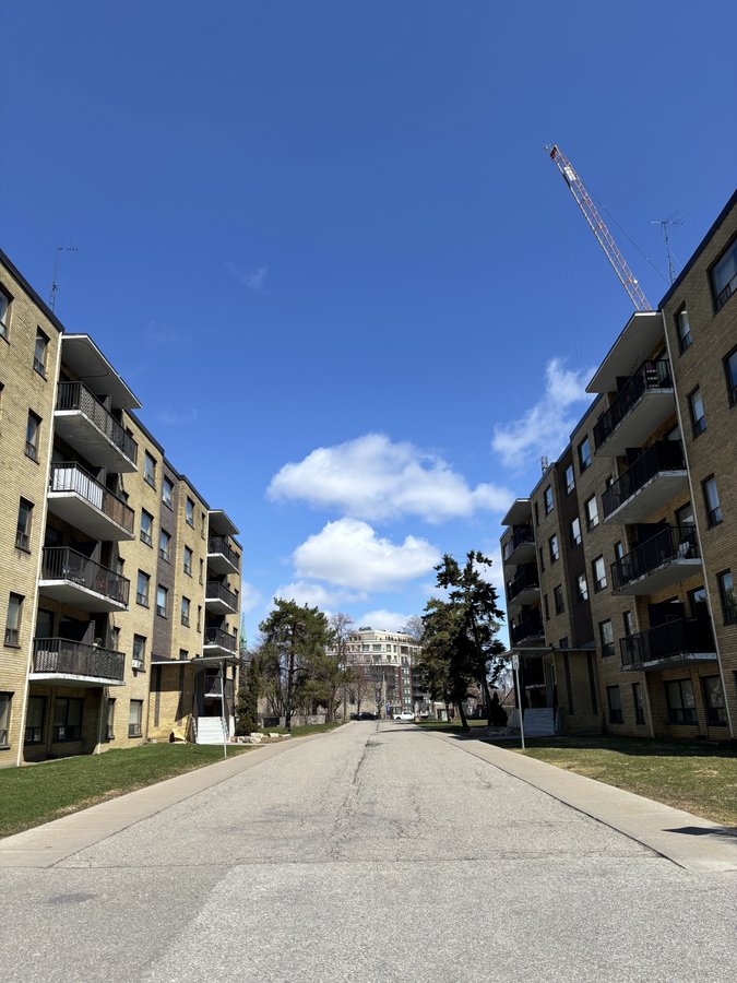 24 Burnhamthorpe Road - Photo 4
