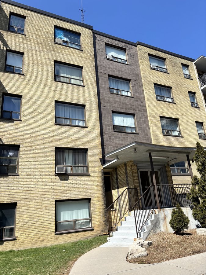 24 Burnhamthorpe Road - Photo 3