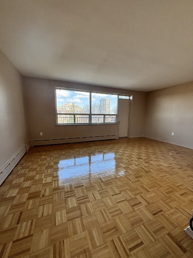 24 Burnhamthorpe Road - Photo 7