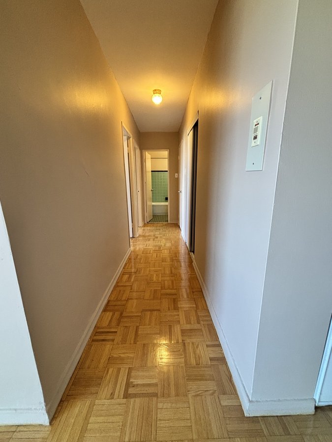 24 Burnhamthorpe Road - Photo 10