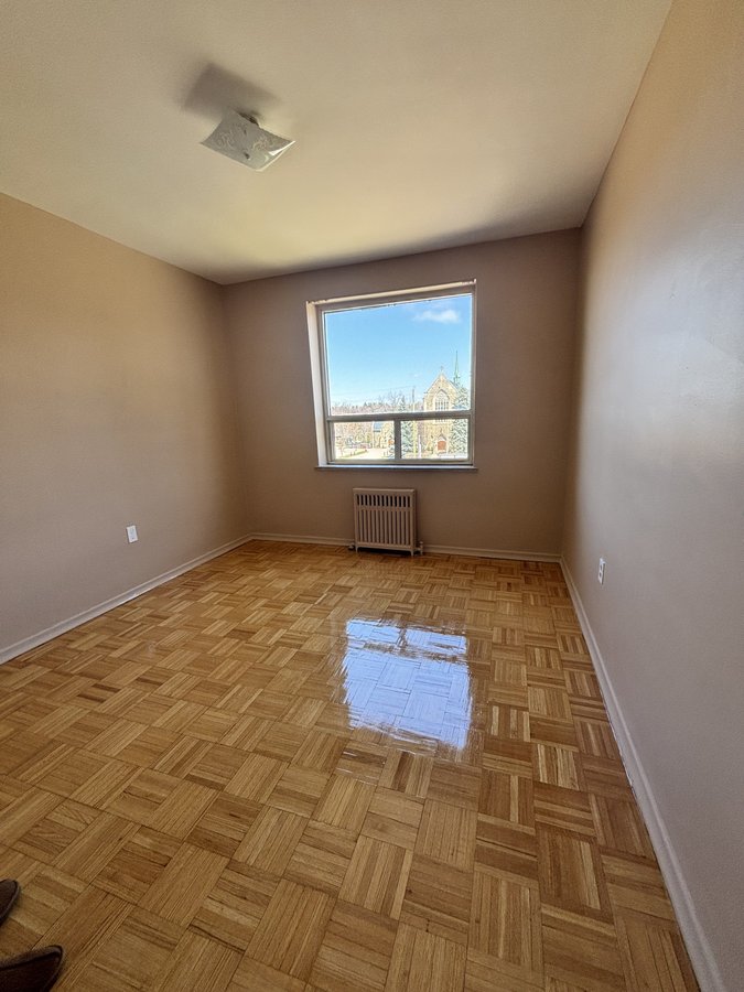 24 Burnhamthorpe Road - Photo 11