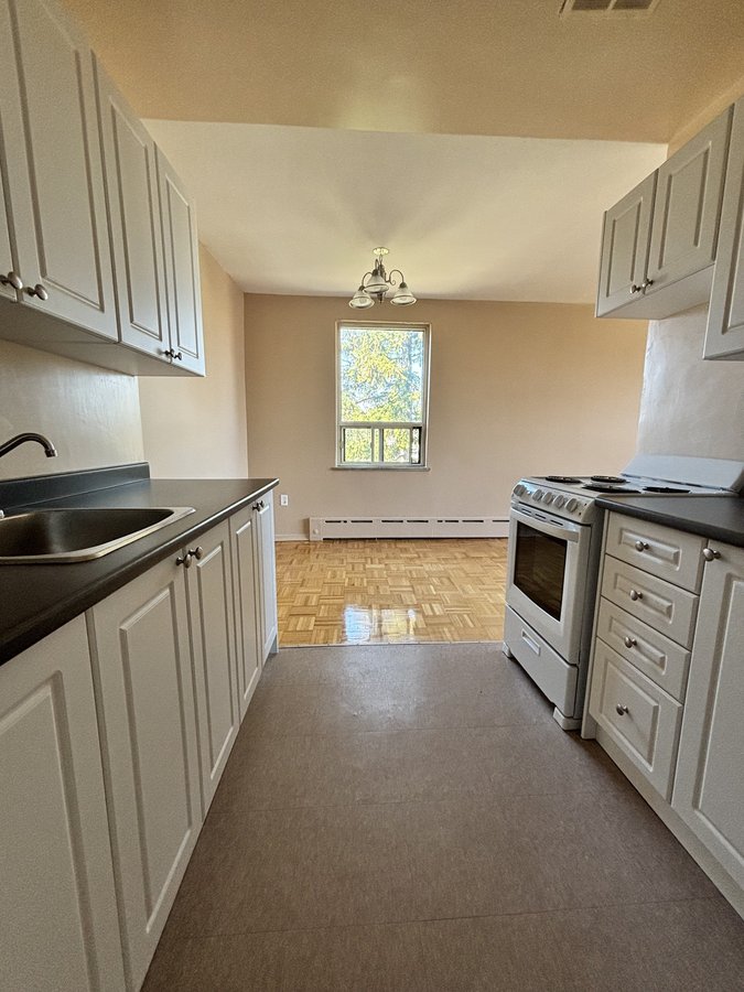 24 Burnhamthorpe Road - Photo 14