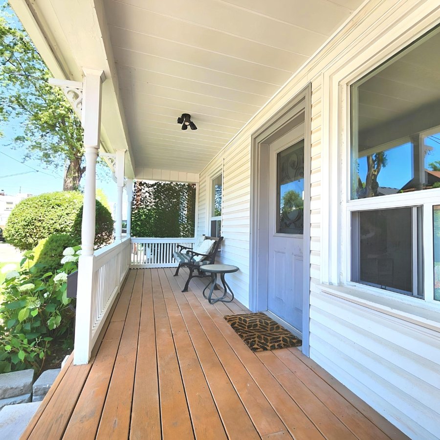 27 Simpson Avenue - Photo 2