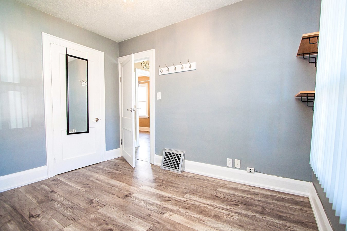 27 Simpson Avenue - Photo 12