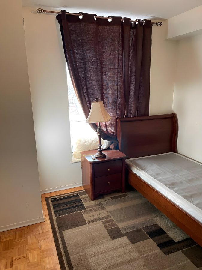 3199 Lake Shore Boulevard West - Photo 1