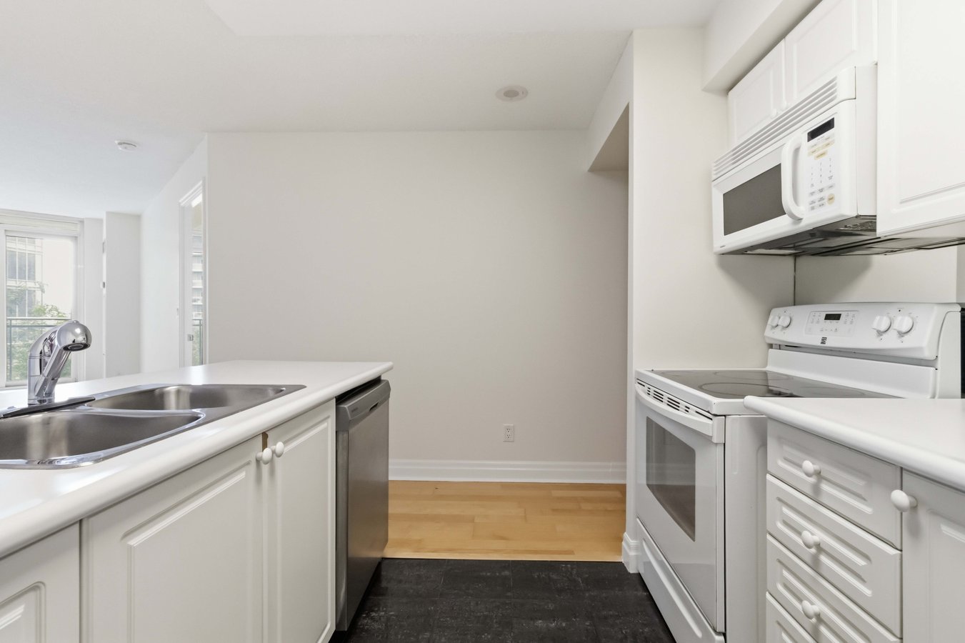 2121 Lake Shore Boulevard West - Photo 16