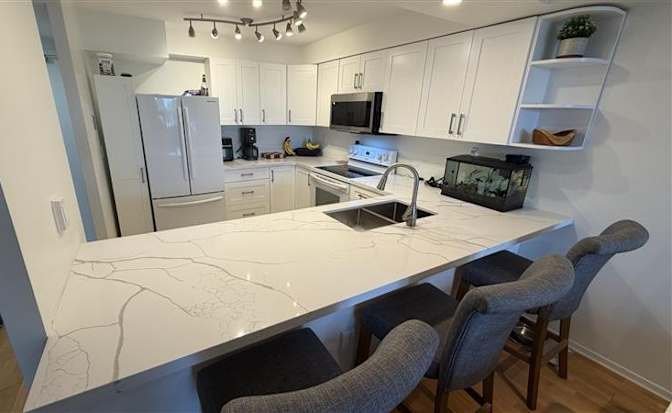 Lake Shore Boulevard West - Photo 12