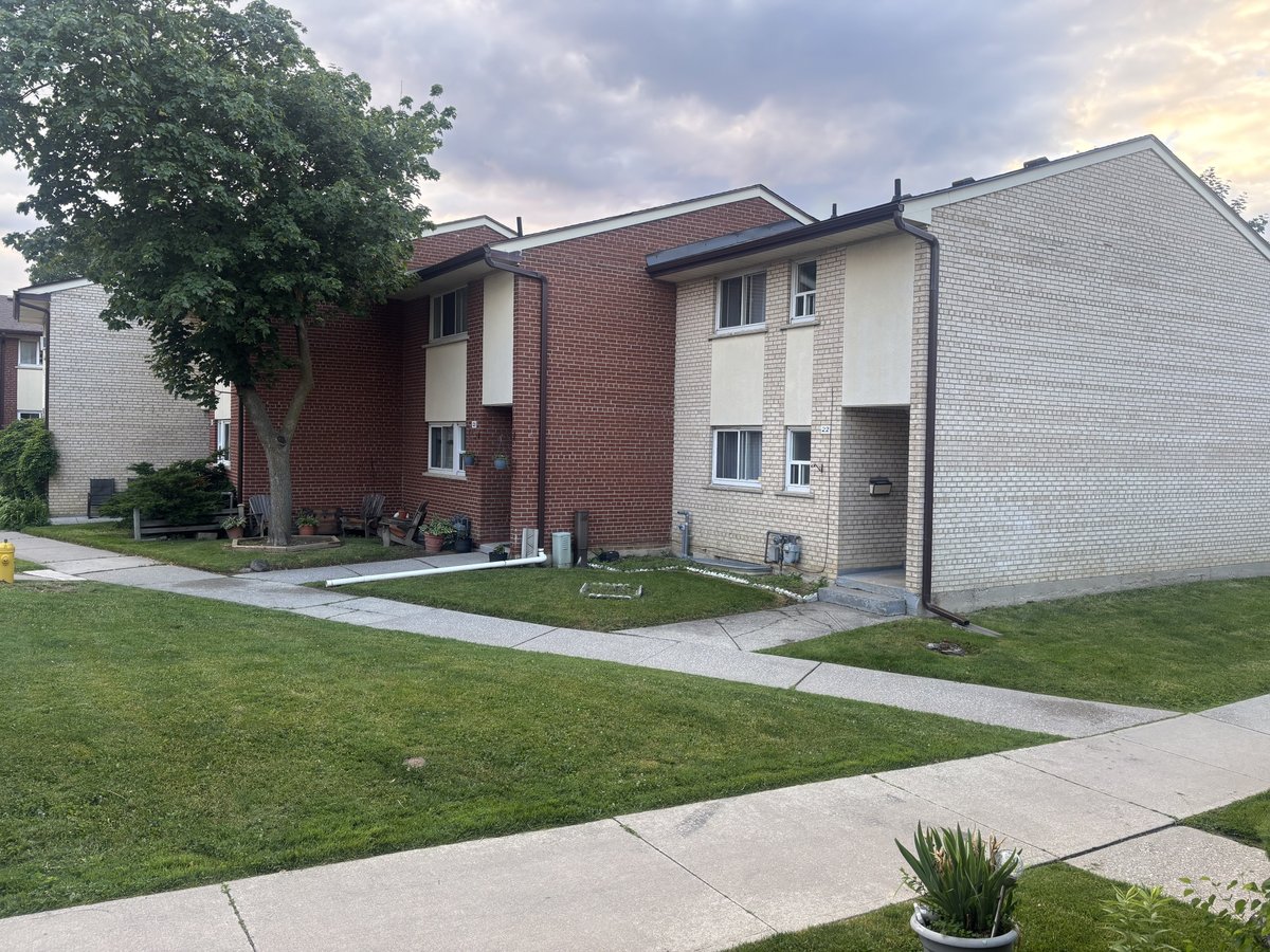 523 Rathburn Road - Photo 3