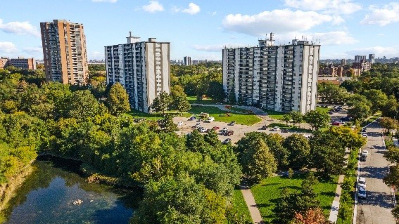 Etobicoke 3 Bedroom Apartments Condos and Houses for Rent