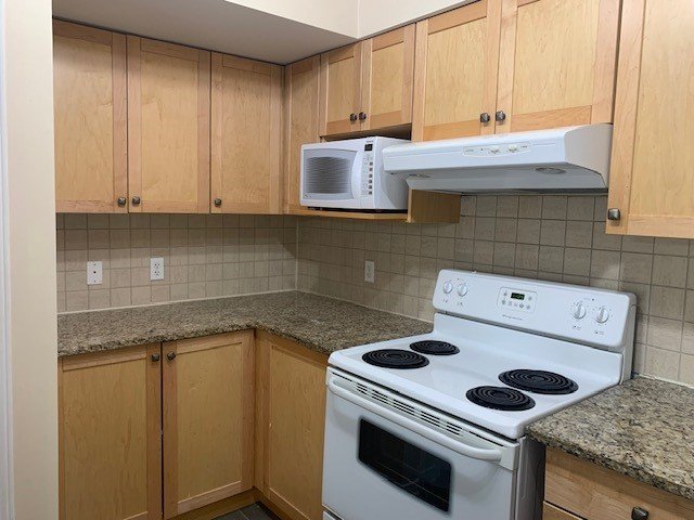 1921 Saint Joseph Boulevard - Photo 3