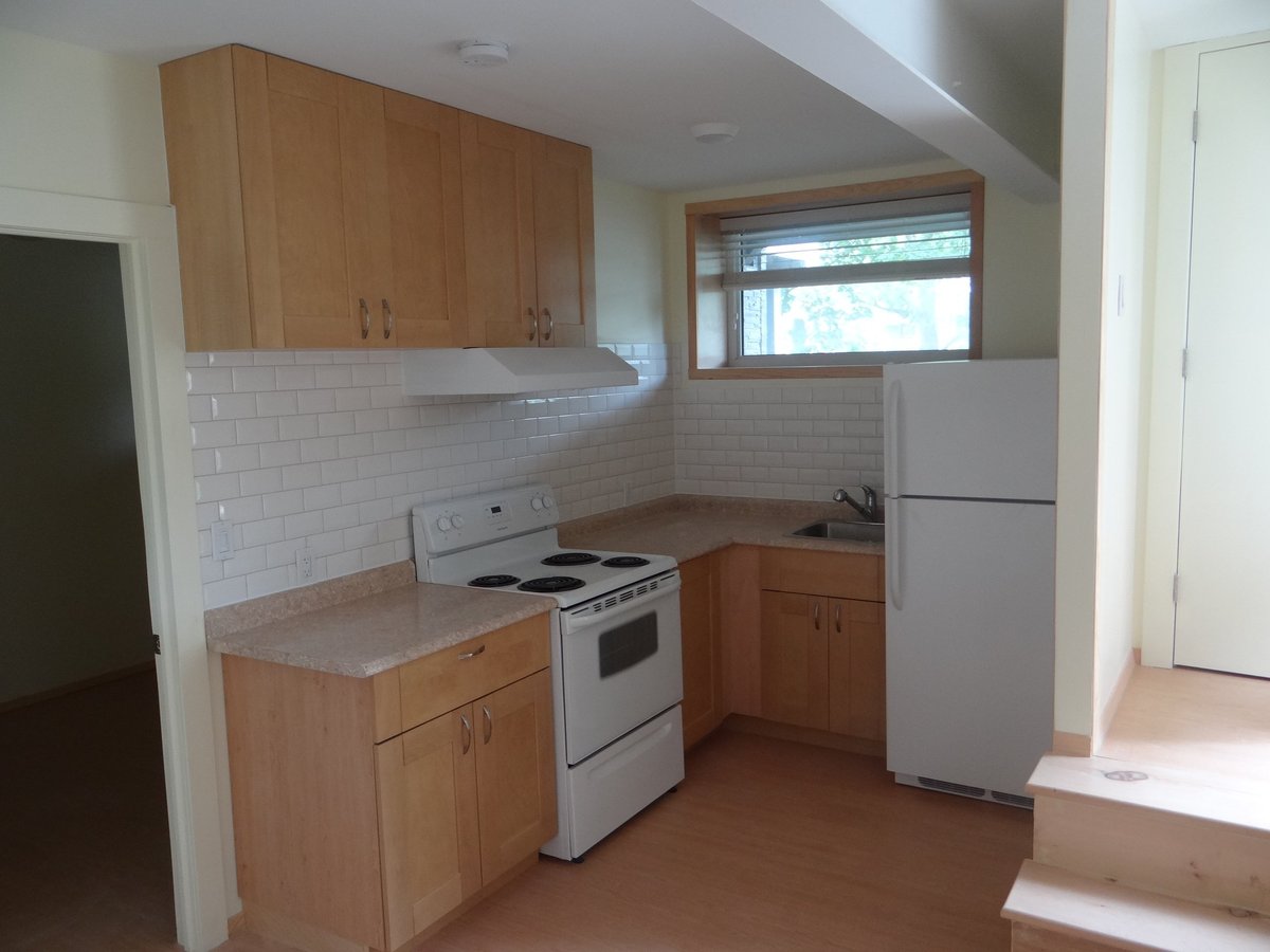 1681 Oxford Street - Photo 8