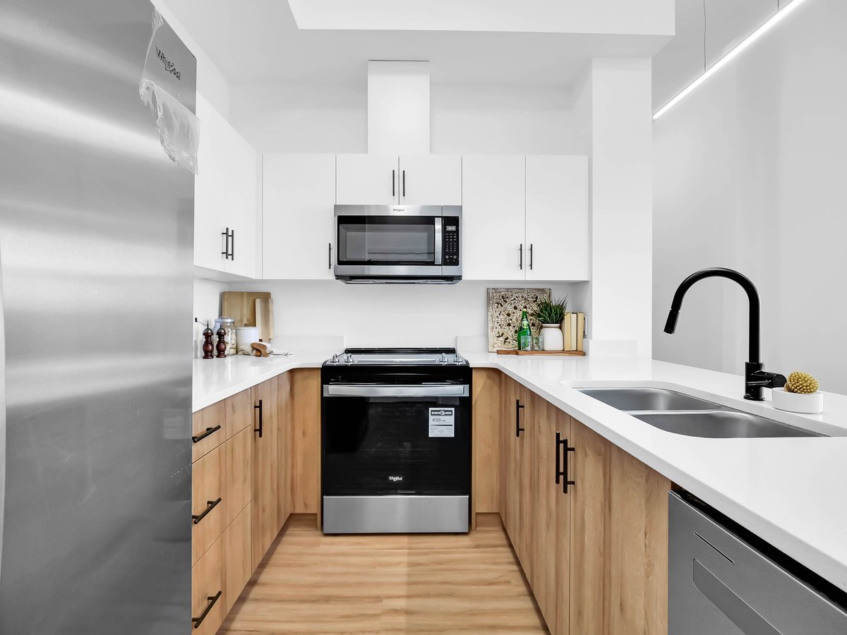 1076 Gainsborough Road - Photo 2