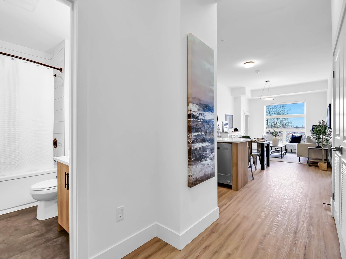 1076 Gainsborough Road - Photo 3
