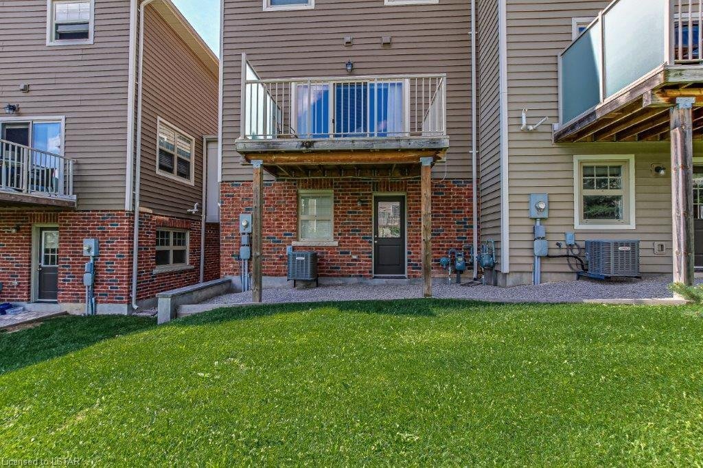 1850 Beaverbrook Avenue - Photo 3