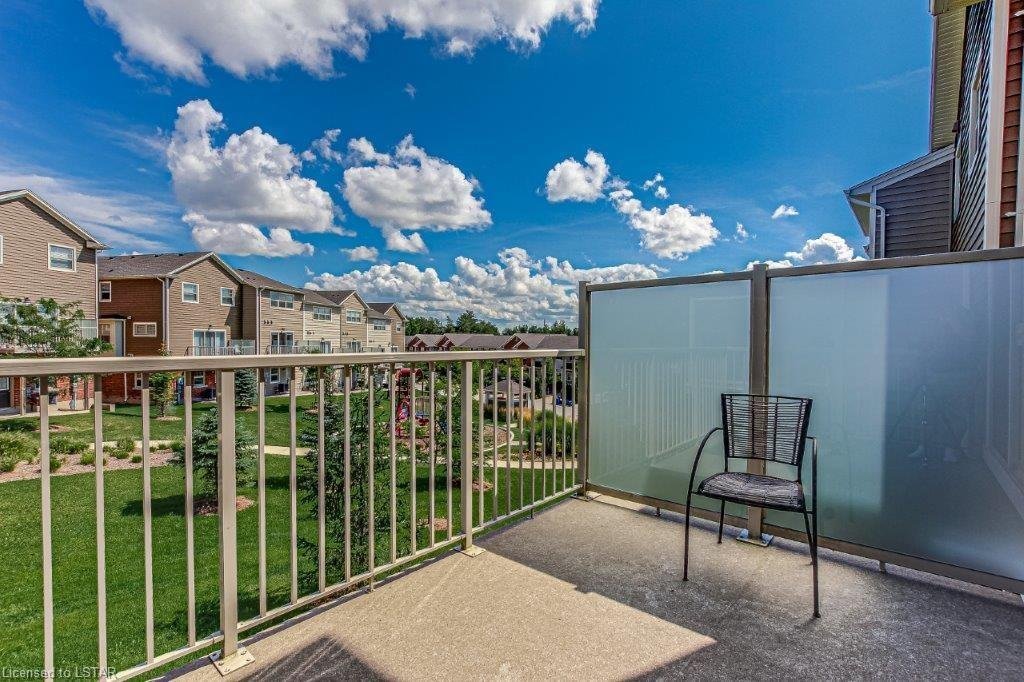 1850 Beaverbrook Avenue - Photo 2