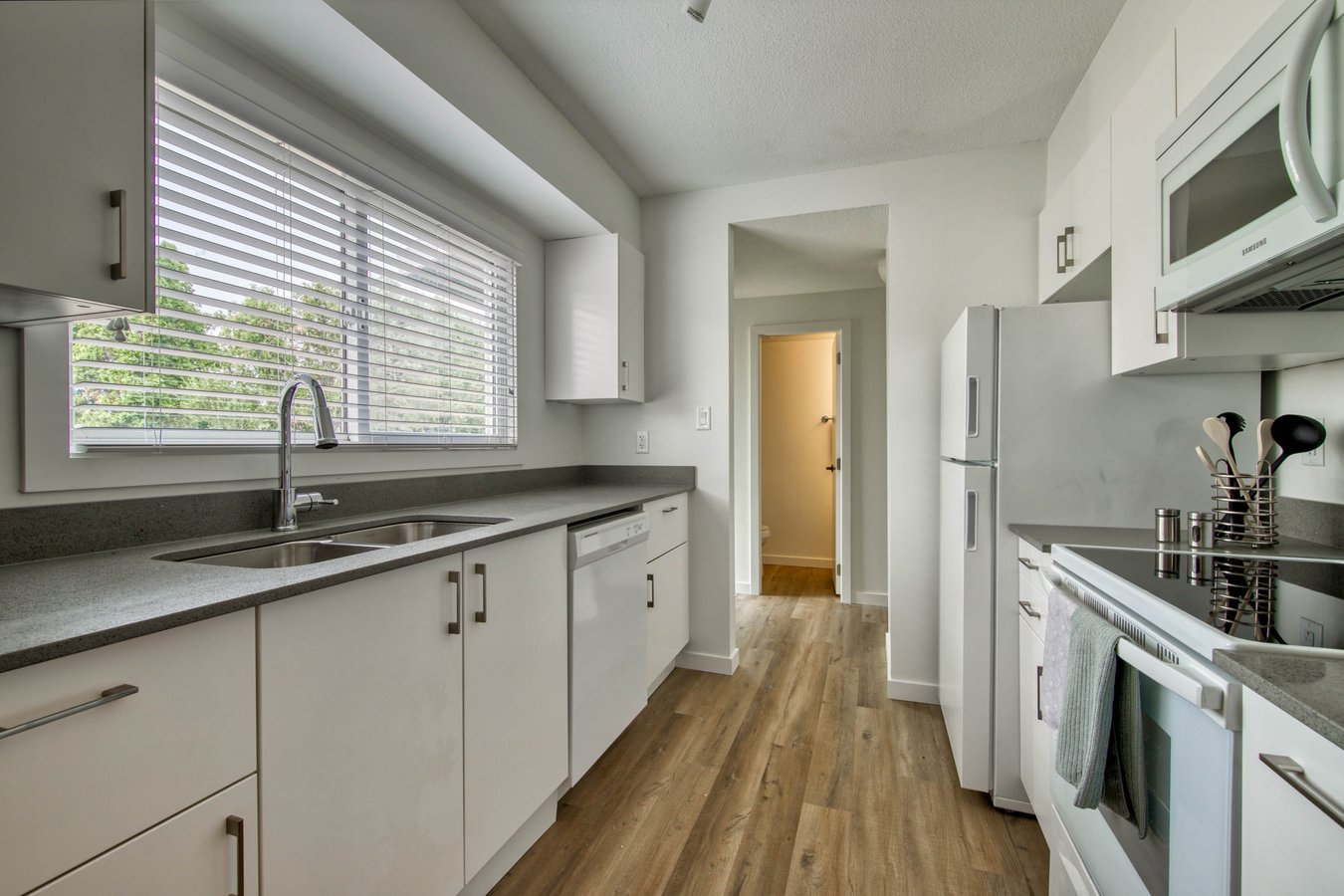 960 Schubert Drive - Photo 3