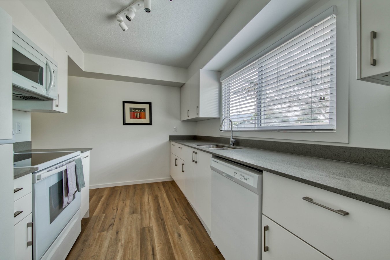 960 Schubert Drive - Photo 5