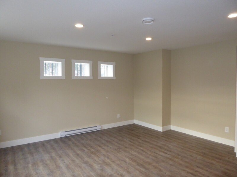 1477 Glenmore Road North - Photo 3