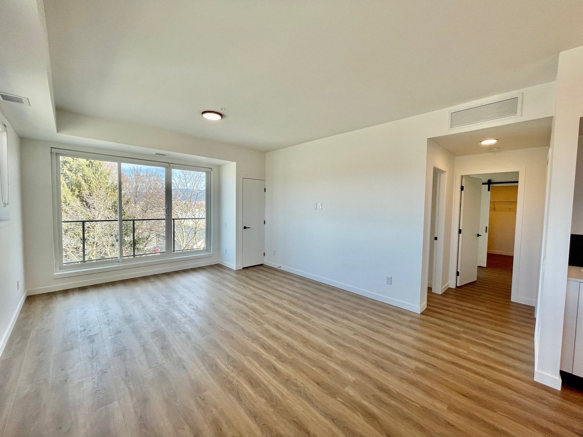 615 Rutland Road North - Photo 6