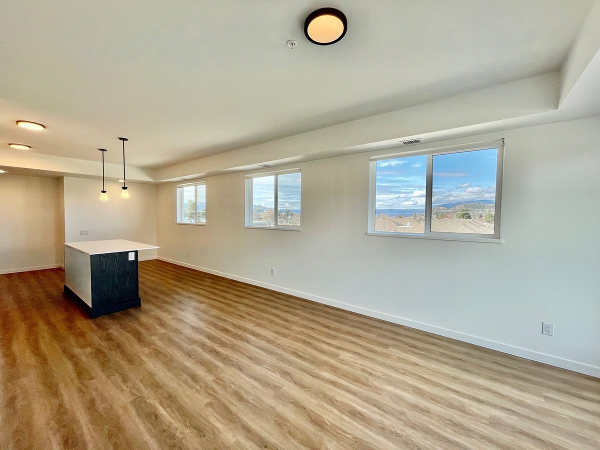 615 Rutland Road North - Photo 8