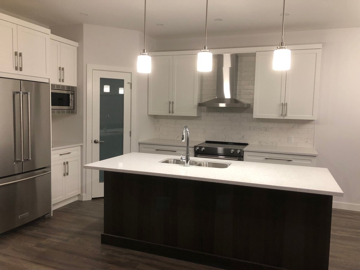 711 Yorkville Street - Photo 2