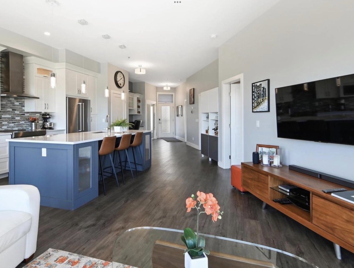 1327 Saint Paul Street - Photo 3