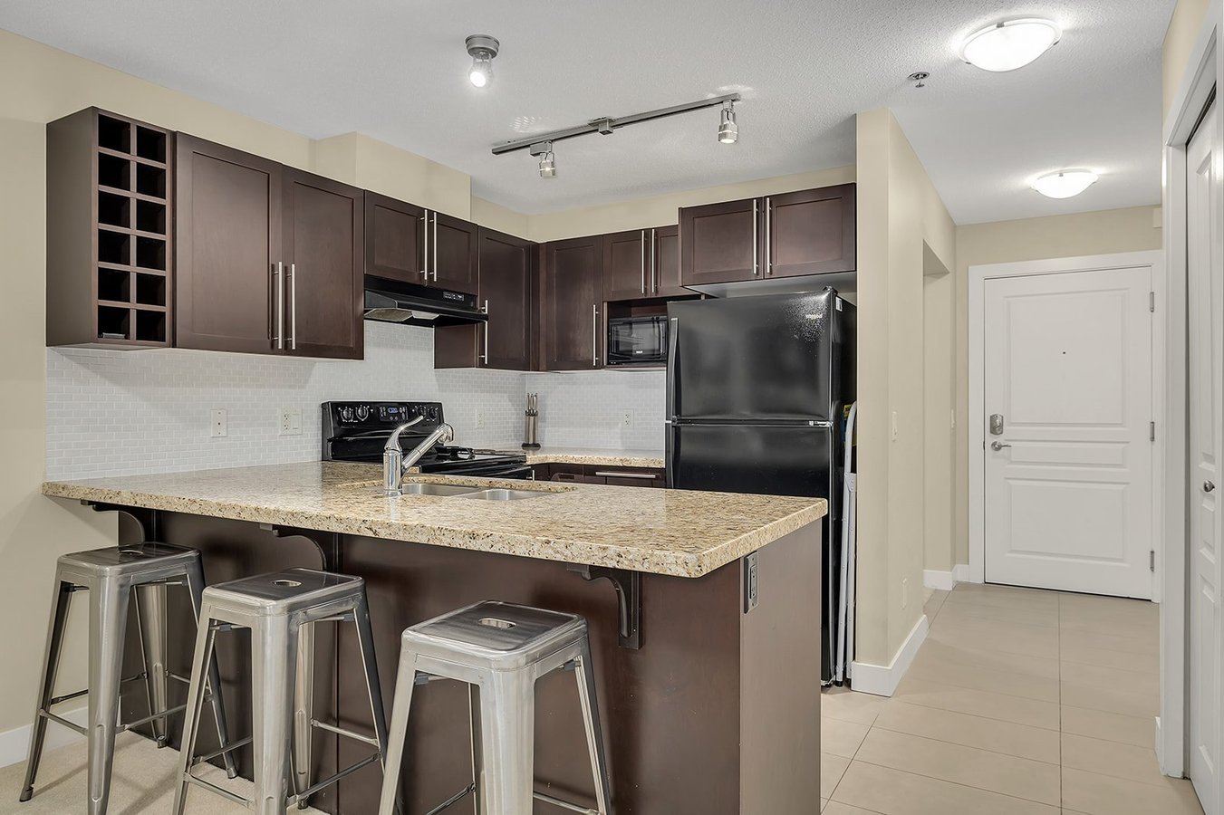 1083 Sunset Drive - Photo 5