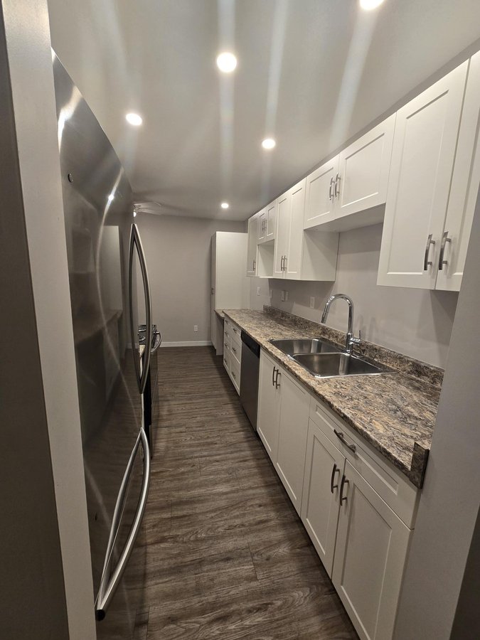 1441 Sutherland Avenue - Photo 3