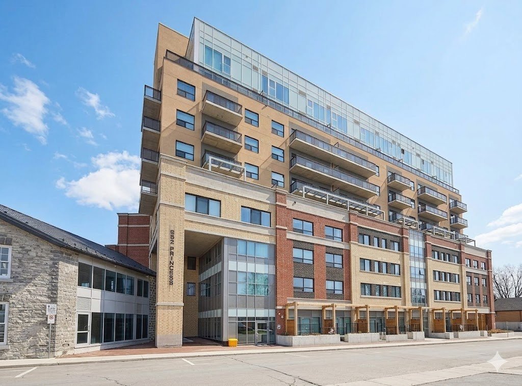 652 Princess Street - Photo 1