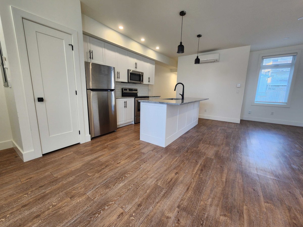 262 Wellington Street - Photo 3
