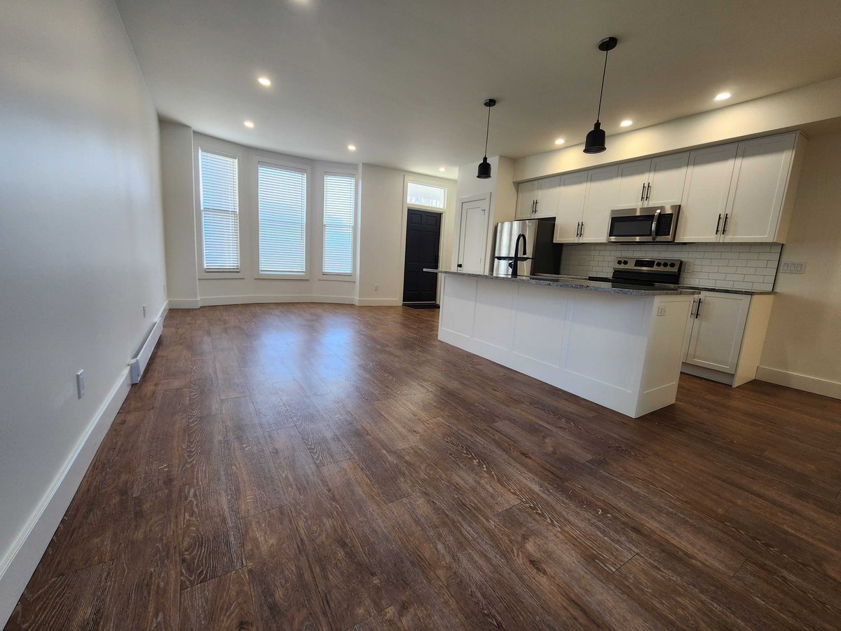 262 Wellington Street - Photo 2