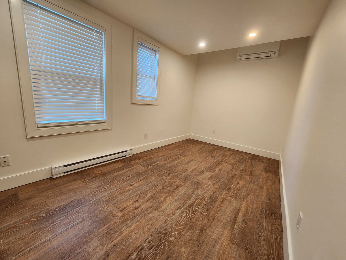 262 Wellington Street - Photo 4