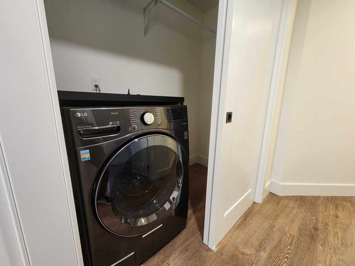 262 Wellington Street - Photo 8