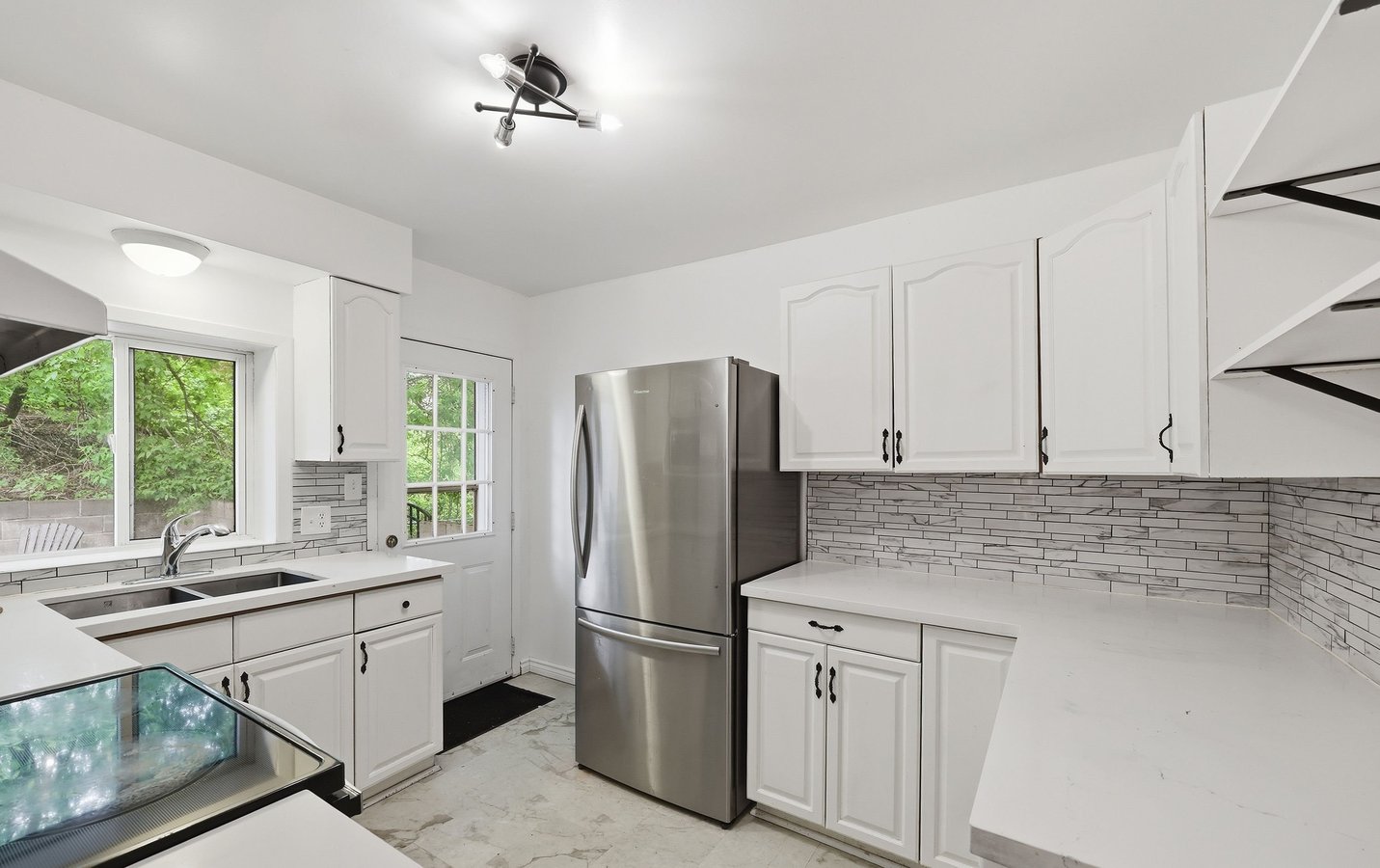 182 Montreal Street - Photo 9