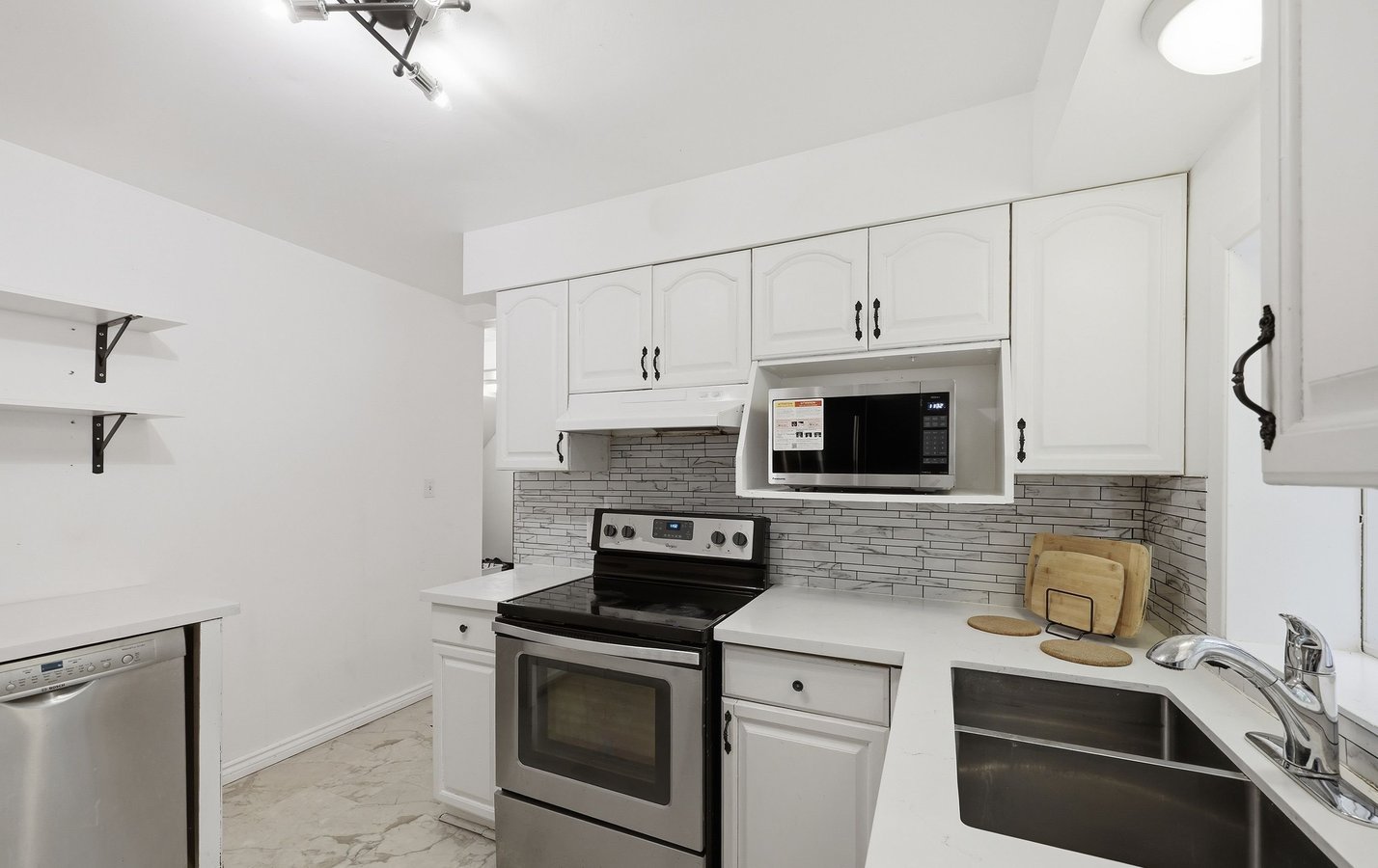182 Montreal Street - Photo 10