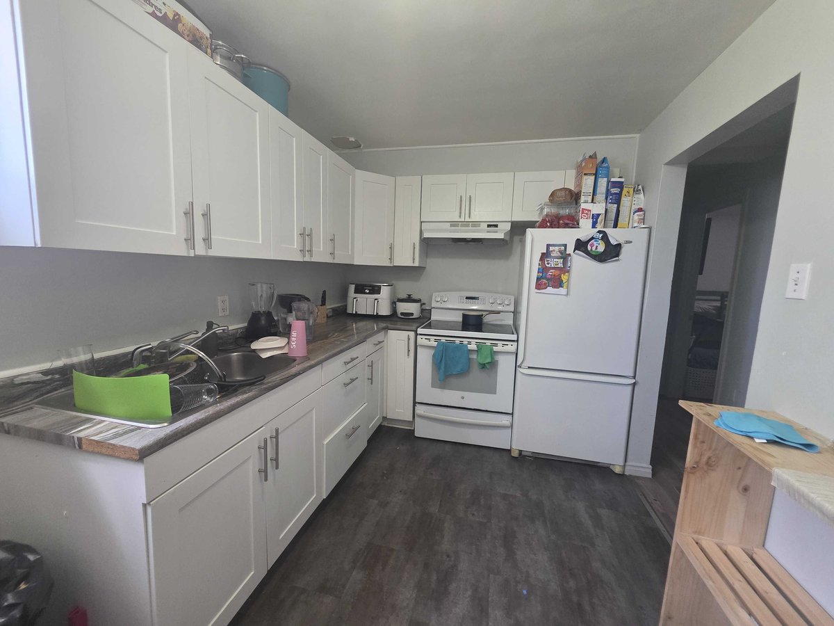 672 Division Street - Photo 4