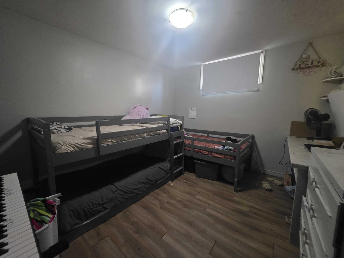 672 Division Street - Photo 5