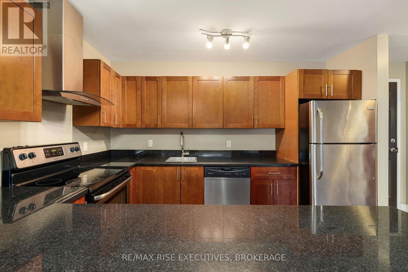 516 - 539 ARMSTRONG ROAD - Photo 11
