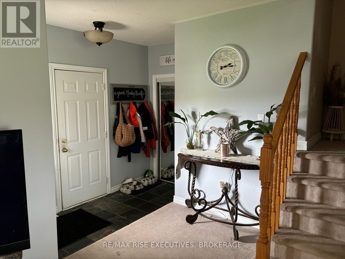 1872 BERRYWOOD CRESCENT - Photo 3
