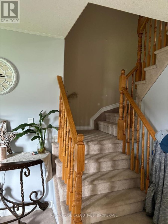 1872 BERRYWOOD CRESCENT - Photo 4