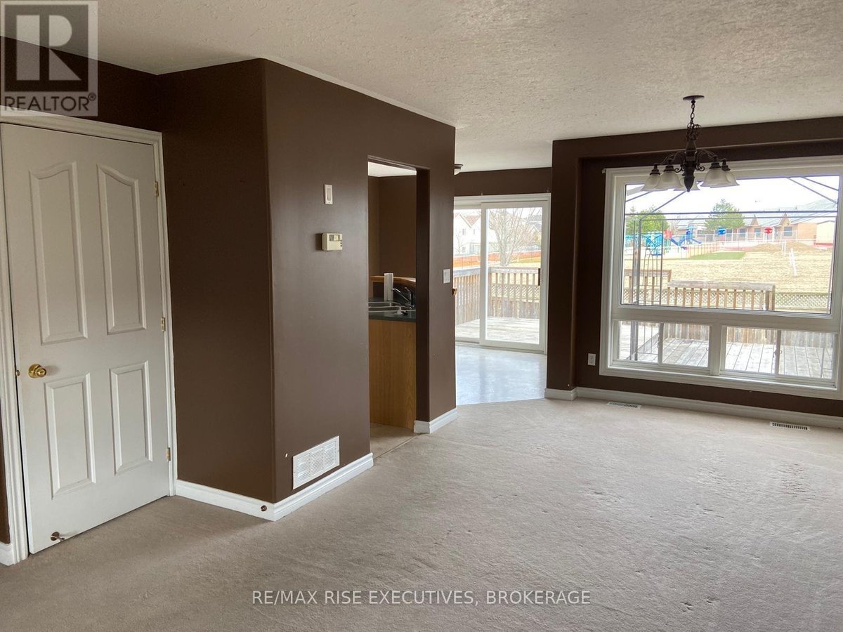 1872 BERRYWOOD CRESCENT - Photo 6