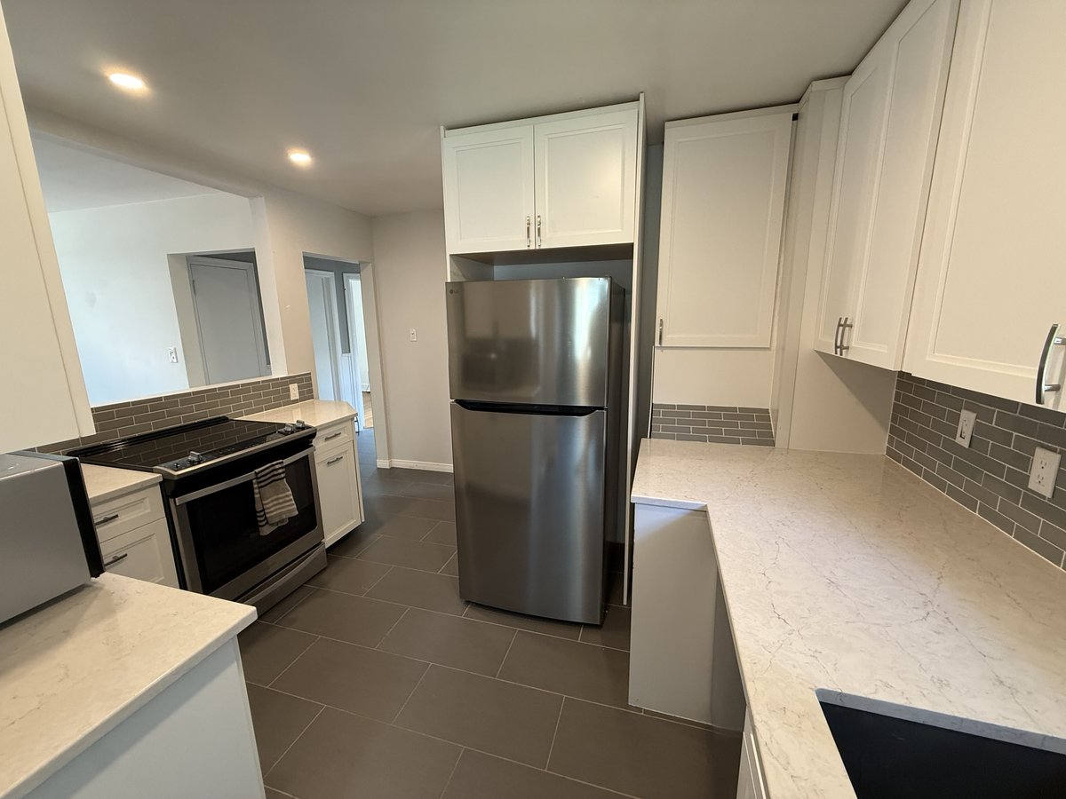 155 Carruthers Avenue - Photo 4